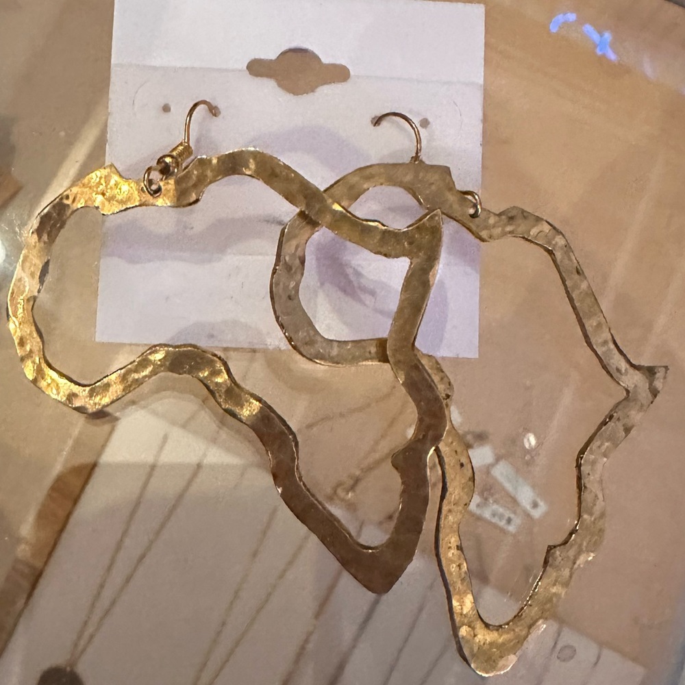 Gold Hammered Hoop Earrings shape of Africa - Picture 1 of 1